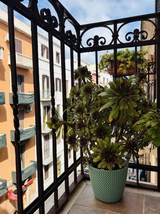 Trilocale Centrale Vista Mare - Mira'S Home Bari Exterior photo